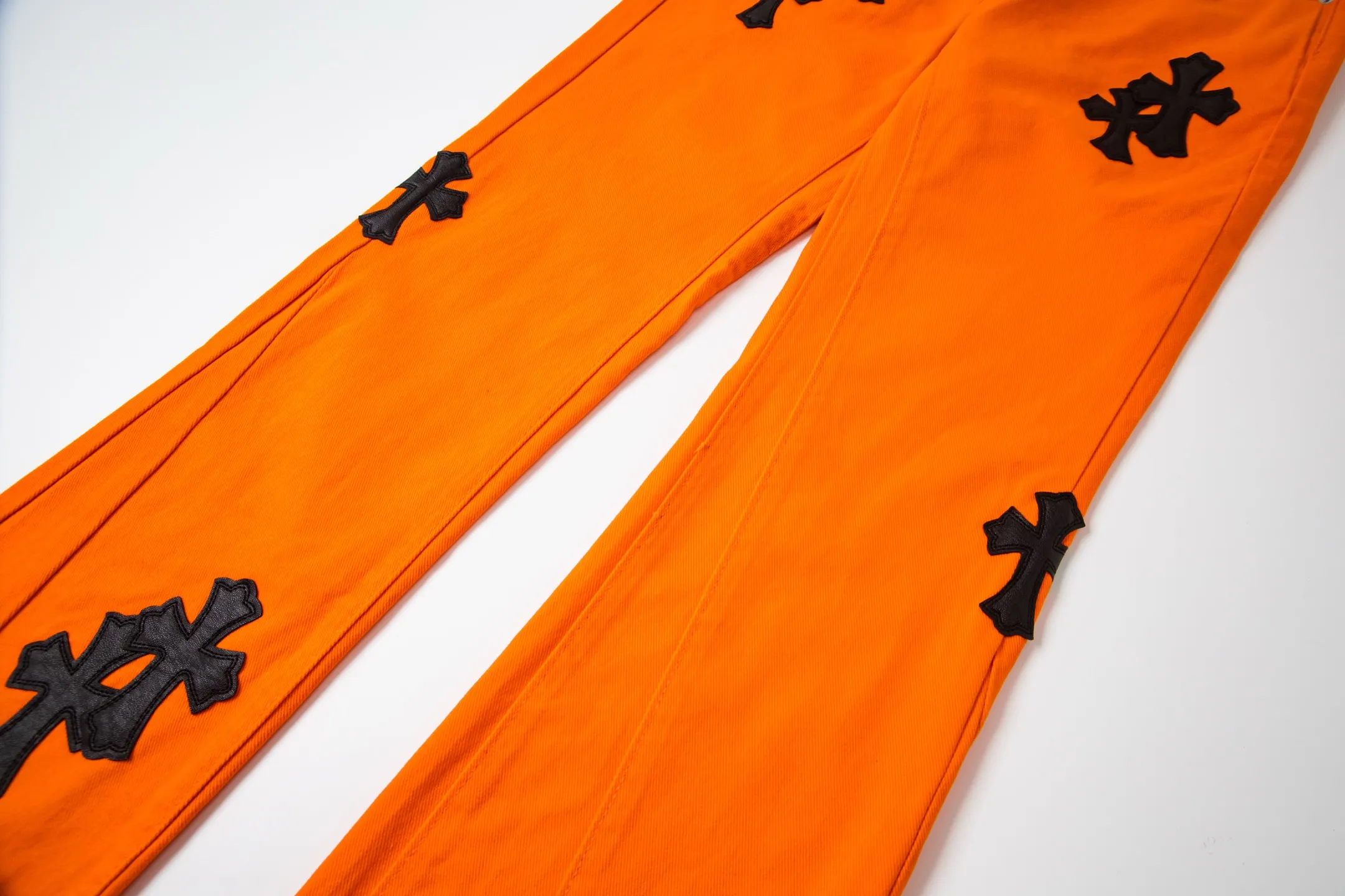 #8204 P230💰 GALLERY DEPT. Vintage spliced orange cross loose washed flared jeans - truly restore the ultimate texture of Vintage - original hardware accessories washed and other elevators, QR code analysis are all purchased from the original factory, high degree of restoration, you are welcome to compare with a certain product~ - Three-dimensional version Loose and comfortable, not picky about the figure, taller and slimmer, factory Seiko, original quality control, same style for men and women, can be matched with couples, versatile recommendation, must-have jeans for all seasons -Size: 28 30 32 34 36